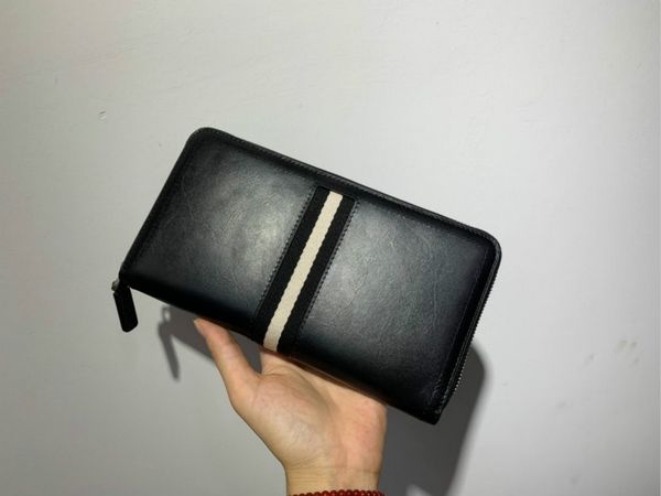 spring and summer 2020 new men's and women's calfskin long handbag 12 card size 21 * 11cm 107154, Red;black
spring and summer 2020 new men's and women's calfskin long handbag 12 card size 21 * 11cm 107154, Red;black