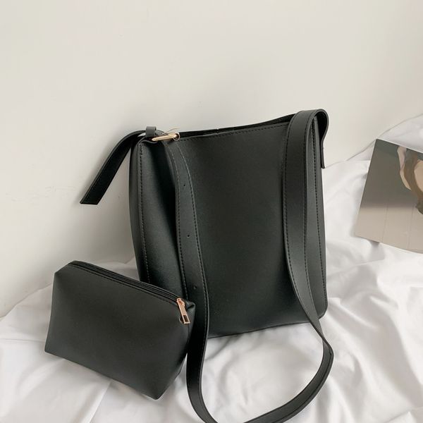 big bag female 2020 new female bag autumn and winter shoulder luxury designer wild bucket daughter
big bag female 2020 new female bag autumn and winter shoulder luxury designer wild bucket daughter