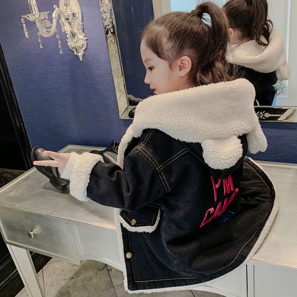 girls foreign thickening sheep curls hooded denim jacket 2019 winter new korean version of the big children's windbreaker, Blue;gray
girls foreign thickening sheep curls hooded denim jacket 2019 winter new korean version of the big children's windbreaker, Blue;gray