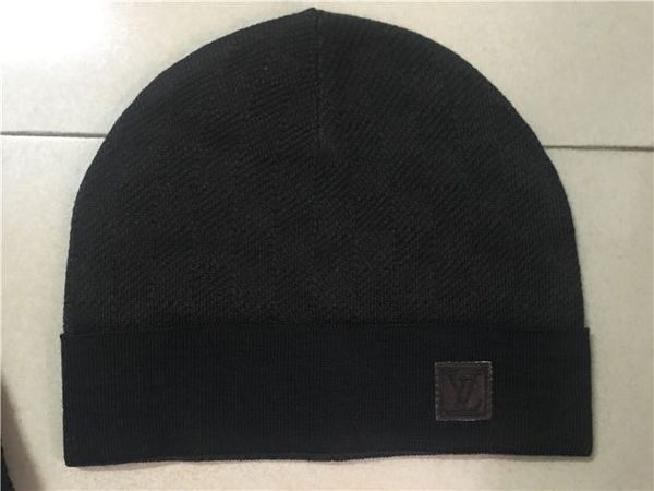 2020 selling men's beanie luxuries knitted hat pompom knitted hat classical sports skull hat ladies casual outdoor beanie, Blue;gray 
2020 selling men's beanie luxuries knitted hat pompom knitted hat classical sports skull hat ladies casual outdoor beanie, Blue;gray