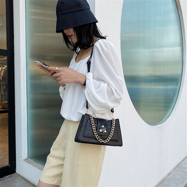 2020 new shoulder bag women's casual fashion korean retro small bag messenger ladies handbag
2020 new shoulder bag women's casual fashion korean retro small bag messenger ladies handbag