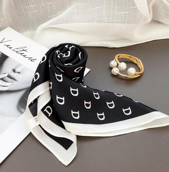 the new silk scarf 2020 has a 50x50cm scarf collar for women with a label, Blue;gray
the new silk scarf 2020 has a 50x50cm scarf collar for women with a label, Blue;gray
