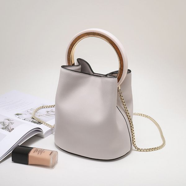 дамы сплит кожаная сумка старинные цепи crossbody сумочка женщины шикарное кольцо ведро сумка большой емкости небольшой тотализатор сумка
дамы сплит кожаная сумка старинные цепи crossbody сумочка женщины шикарное кольцо ведро сумка большой емкости небольшой тотализатор сумка
