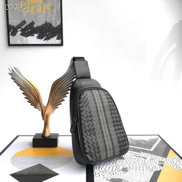 men's fashion casual fanny pack designer chest bag 2020 low-key and luxurious 2020-1 factory direct global ing
men's fashion casual fanny pack designer chest bag 2020 low-key and luxurious 2020-1 factory direct global ing