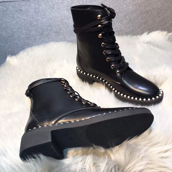 2019 new autumn and winter explosions wild fashionable women martin shoes lace up black boots size 35-40 original packaging factory direct
2019 new autumn and winter explosions wild fashionable women martin shoes lace up black boots size 35-40 original packaging factory direct