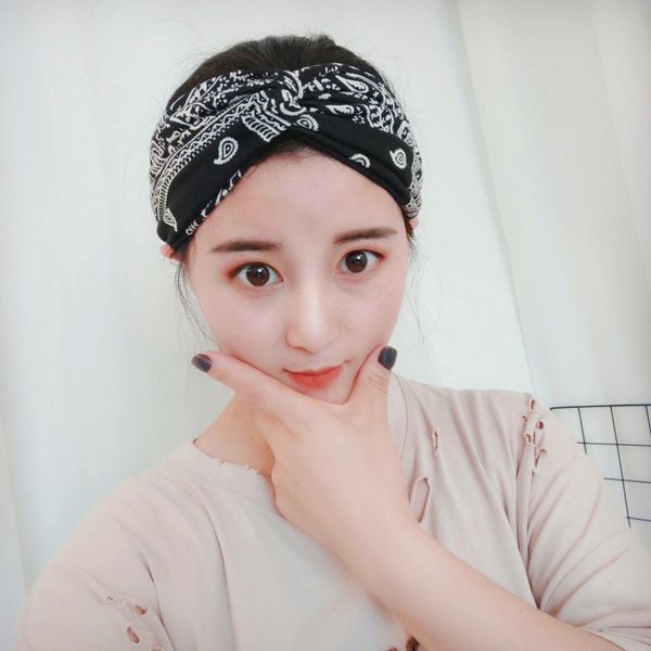 designer turban european and american fashion vintage cashew flower cotton hair band ins wide-brimmed cross elastic hair band travel travel, Silver
designer turban european and american fashion vintage cashew flower cotton hair band ins wide-brimmed cross elastic hair band travel travel, Silver