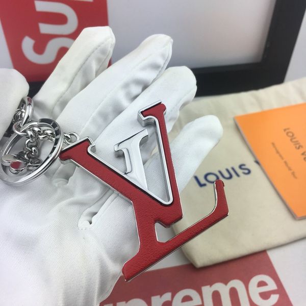 с коробкой роскошь дизайнер keychains женщин мужские keyring держатель милый ключевой цепи мешок шарма ключа автомобиля держатель сувенир, Silver
с коробкой роскошь дизайнер keychains женщин мужские keyring держатель милый ключевой цепи мешок шарма ключа автомобиля держатель сувенир, Silver