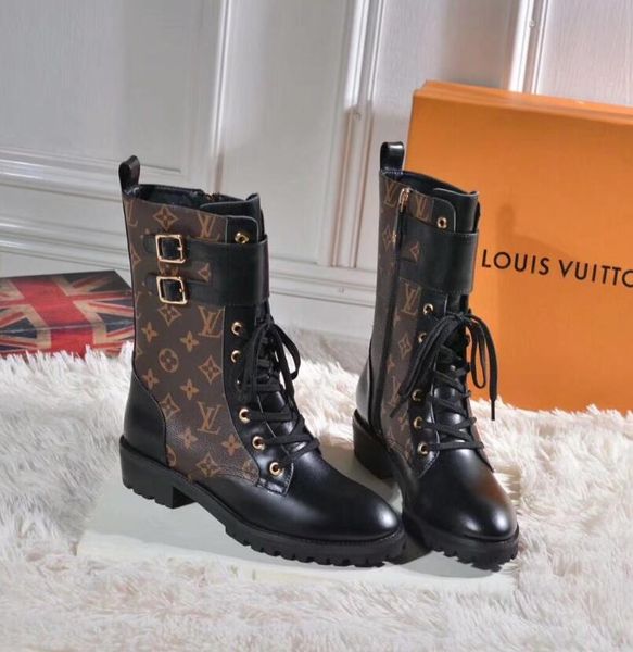 2020 mens and womens fashion leather thong sandals with gold-toned detail causal slippers beach flats rubber flip flops 218, Black
2020 mens and womens fashion leather thong sandals with gold-toned detail causal slippers beach flats rubber flip flops 218, Black