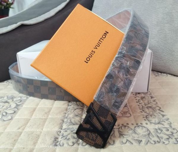 2020 new with box luxury belts for men women buckle belt fashion mens leather belts wholesale ing, Black;brown
2020 new with box luxury belts for men women buckle belt fashion mens leather belts wholesale ing, Black;brown