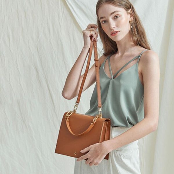 simple multilayer organ shoulder bag women's new fashion handbag wild chain large capacity portable diagonal bag
simple multilayer organ shoulder bag women's new fashion handbag wild chain large capacity portable diagonal bag