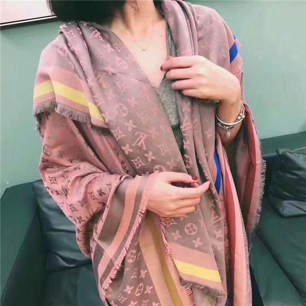 the new brand silk scarves designed by the high-quality royal ring designers for women in 20189are the fashionable style of women's, Blue;gray
the new brand silk scarves designed by the high-quality royal ring designers for women in 20189are the fashionable style of women's, Blue;gray