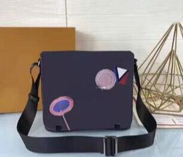2019 male designer handbag deluxe messenger single shoulder bag famous brand male business travel bag briefcase transportation
2019 male designer handbag deluxe messenger single shoulder bag famous brand male business travel bag briefcase transportation