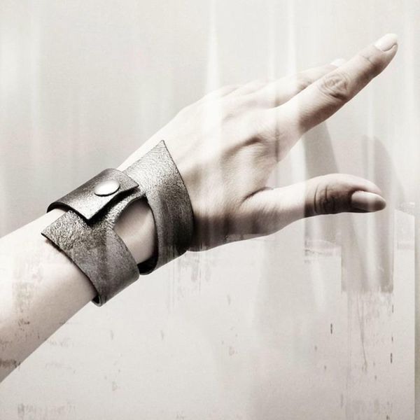 2020 new 5 color leather bracelets for women silver choose handmade punk jewelry christmas gift, White
2020 new 5 color leather bracelets for women silver choose handmade punk jewelry christmas gift, White