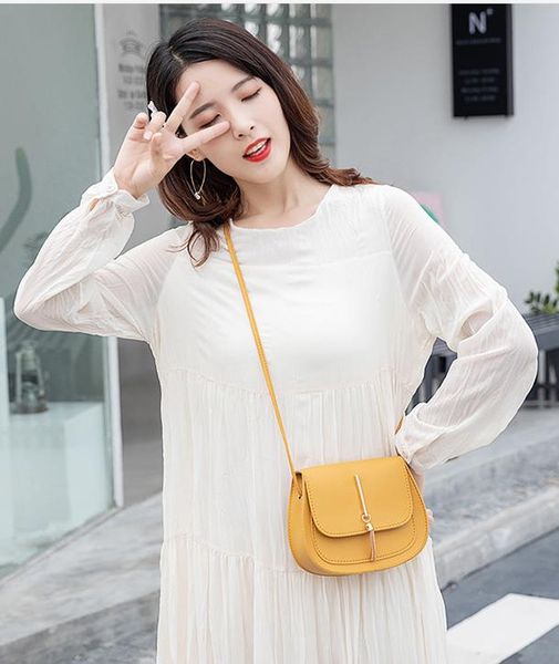 2020 designer handbags new tassel small round bag ladies crossbody female saddle bag drop shipping
2020 designer handbags new tassel small round bag ladies crossbody female saddle bag drop shipping
