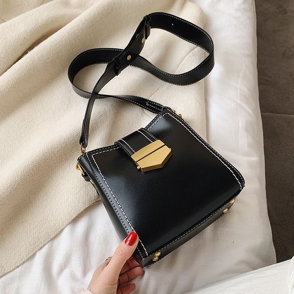 2020 new women's bag fashion casual shoulder messenger bag pure color pu women's mobile phone
2020 new women's bag fashion casual shoulder messenger bag pure color pu women's mobile phone