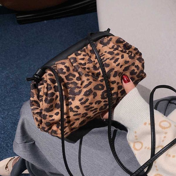 dumplings messenger bag women leopard print female suede leather crossbody shoulder bag tide handbag clutch bolsa feminina
dumplings messenger bag women leopard print female suede leather crossbody shoulder bag tide handbag clutch bolsa feminina