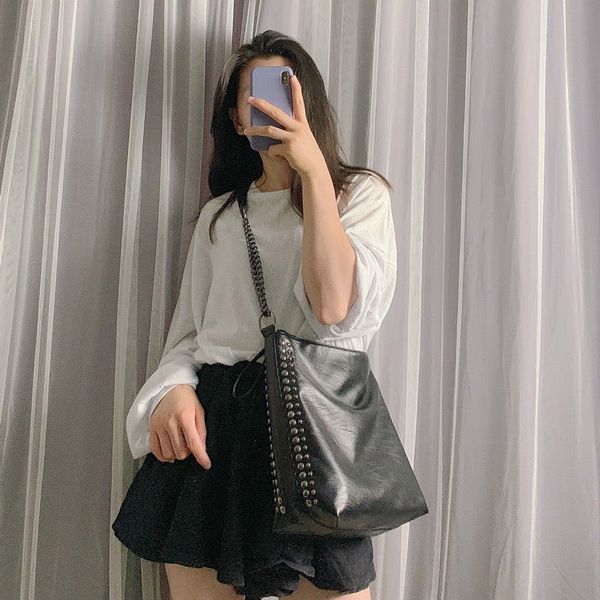 2020 new fashion single shoulder lady bag oblique rivet chain large capacity bucket soft solid women shoulder crossbody bags
2020 new fashion single shoulder lady bag oblique rivet chain large capacity bucket soft solid women shoulder crossbody bags