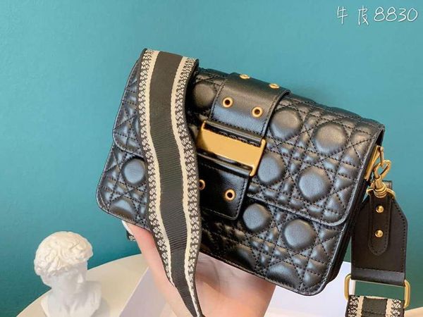 2020 fashion shoulder bag real sheep skin women bag chain straps crossbody for ladies new classic party gift
2020 fashion shoulder bag real sheep skin women bag chain straps crossbody for ladies new classic party gift