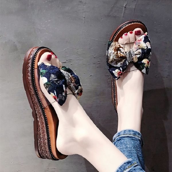 2019 summer new wild beach slippers fashion wear bow tie cake thick transparent female sandals, Black 
2019 summer new wild beach slippers fashion wear bow tie cake thick transparent female sandals, Black