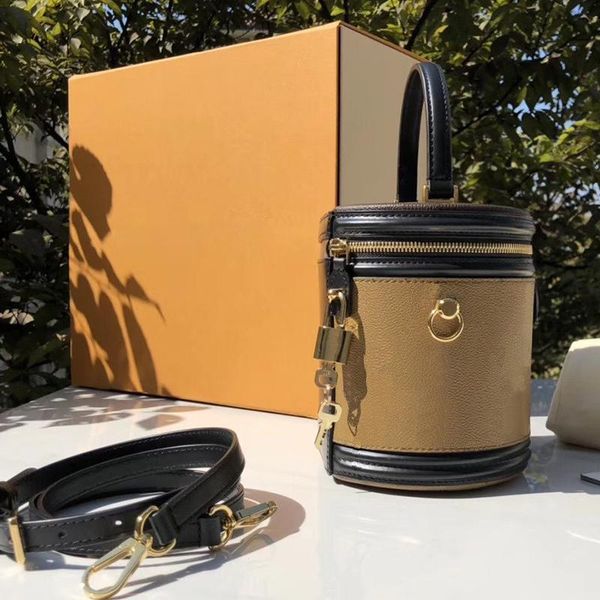 дизайнер цилиндр сумка ведро tote сумки бренд мода леди вечерние сумки crossbody сумка холст коровья кожа дизайнерские сумки
дизайнер цилиндр сумка ведро tote сумки бренд мода леди вечерние сумки crossbody сумка холст коровья кожа дизайнерские сумки