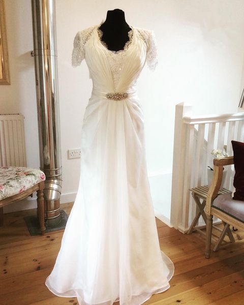 classic mermaid wedding dresses v neck short sleeves beaded sequins applique mermaid organza royal wedding dress bridal gowns cheap, White
classic mermaid wedding dresses v neck short sleeves beaded sequins applique mermaid organza royal wedding dress bridal gowns cheap, White