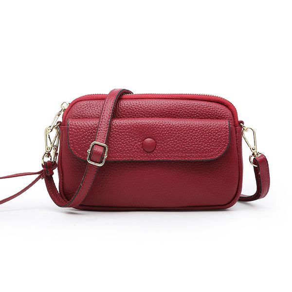 layer leather women's bag one shoulder oblique small square bag soft leather hand texture
layer leather women's bag one shoulder oblique small square bag soft leather hand texture