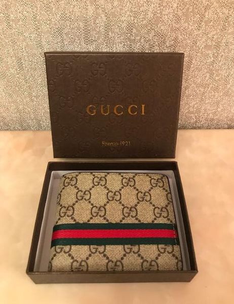 2018 wallets purse men wallet new brand leather wallet,fashion men purse arteira masculina short coin pocket men purse with box, Red;black
2018 wallets purse men wallet new brand leather wallet,fashion men purse arteira masculina short coin pocket men purse with box, Red;black