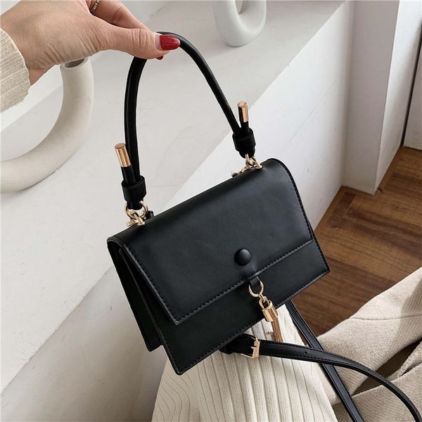 european style fashion new women handbags 2020 pu leather female bag simple crossbody bag commuter lady tassel shoulder
european style fashion new women handbags 2020 pu leather female bag simple crossbody bag commuter lady tassel shoulder