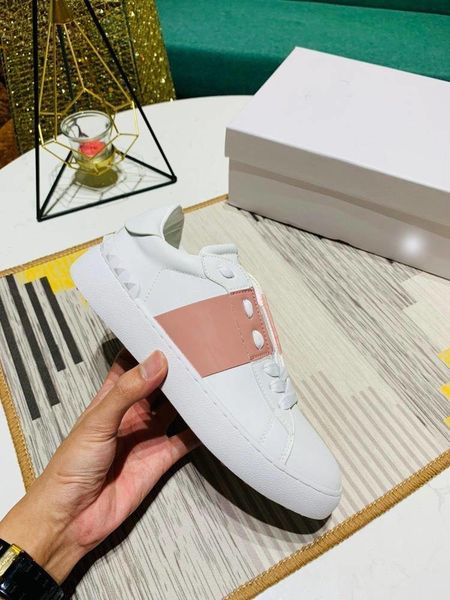 2019 loafers rivet casual shoes band metal leather suede men women shoes size 35-45 casual shoes with box
2019 loafers rivet casual shoes band metal leather suede men women shoes size 35-45 casual shoes with box