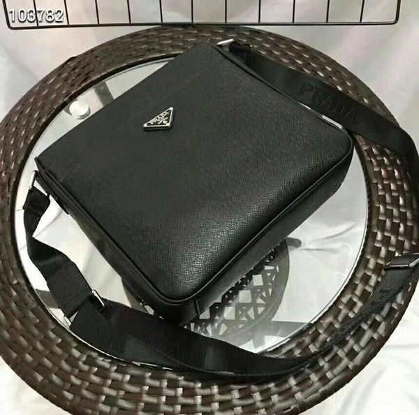 Hot Designer Men Bag Casual Fashion Diagonal Bag High Quality Leather Material Men Business Bag Briefcases 27*25*5cm 8020
Hot Designer Men Bag Casual Fashion Diagonal Bag High Quality Leather Material Men Business Bag Briefcases 27*25*5cm 8020