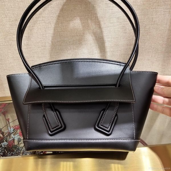 new european classic fashion ladies handbag fashion bag pure soft sheepskin leather fabrication of smooth dermis , braided style package
new european classic fashion ladies handbag fashion bag pure soft sheepskin leather fabrication of smooth dermis , braided style package