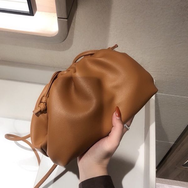 classic designer handbags cloud shape magnet ladies evening bags clutch women pouch genuine leather handmade girls handbag crossbody totes
classic designer handbags cloud shape magnet ladies evening bags clutch women pouch genuine leather handmade girls handbag crossbody totes
