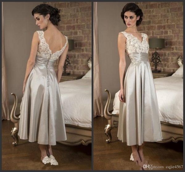 2018 new silver tea length mother of bride dresses vintage plus size lace v neck backless ruffles applique party dress for special occasion, Black;red
2018 new silver tea length mother of bride dresses vintage plus size lace v neck backless ruffles applique party dress for special occasion, Black;red