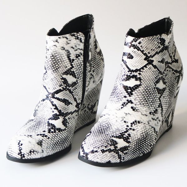fashion women wedges zipper serpentine printing short booties round toe shoes, Black
fashion women wedges zipper serpentine printing short booties round toe shoes, Black