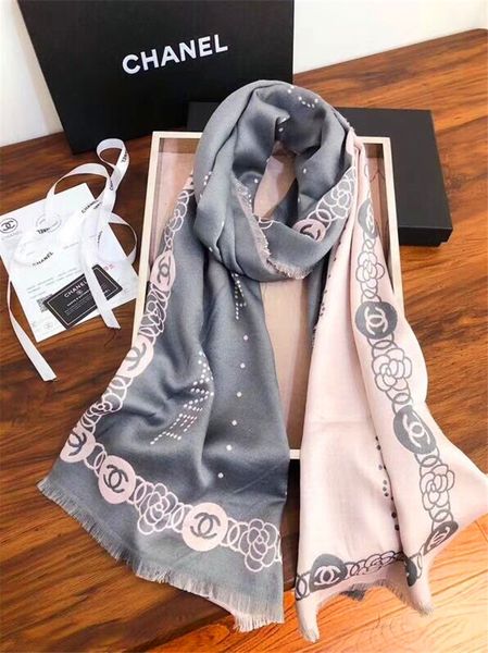 2019 new autumn and winter super bright cashmere blended fabric, super quality fabric texture cashmere scarf size 180-70cm, Blue;gray
2019 new autumn and winter super bright cashmere blended fabric, super quality fabric texture cashmere scarf size 180-70cm, Blue;gray