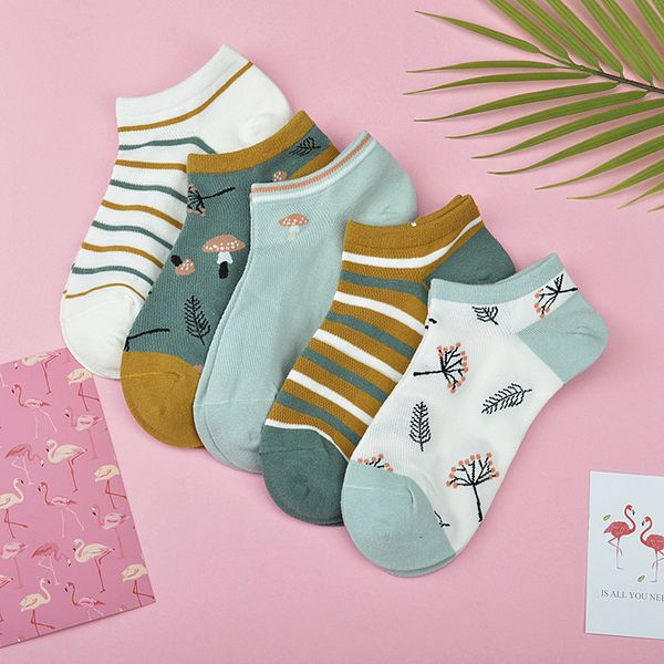 5pairs/lot women socks print harajuku street style cotton short socks female casual funny ankle yellow sox summer 2020, Black;white
5pairs/lot women socks print harajuku street style cotton short socks female casual funny ankle yellow sox summer 2020, Black;white
