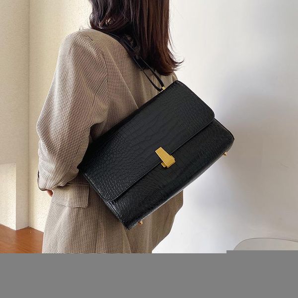 2019 newnew wave large capacity crocodile texture messenger bag women's simple fashion lock shoulder bag
2019 newnew wave large capacity crocodile texture messenger bag women's simple fashion lock shoulder bag