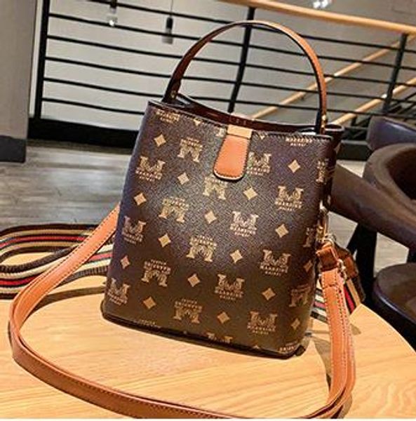 designer handbags fashion new large-capacity bucket bag printed color handbag shoulder bag wild
designer handbags fashion new large-capacity bucket bag printed color handbag shoulder bag wild