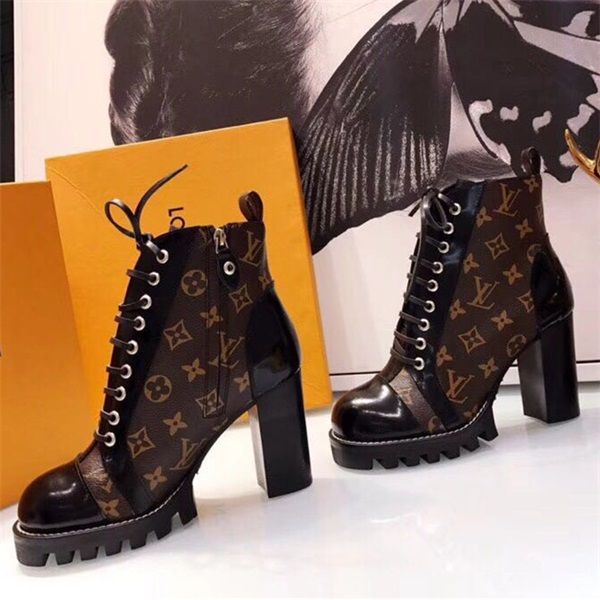 высокие неуклюжие каблуки star trail ankle boot женские кроссовки на шнуровке и кроссовки martin с коробкой lll21 дизайнерские сапоги ladie, Black
высокие неуклюжие каблуки star trail ankle boot женские кроссовки на шнуровке и кроссовки martin с коробкой lll21 дизайнерские сапоги ladie, Black