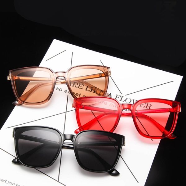 wholesale-retro frame mirror sunglasses for women mirrored lens fashion goggle eyewear, Silver
wholesale-retro frame mirror sunglasses for women mirrored lens fashion goggle eyewear, Silver