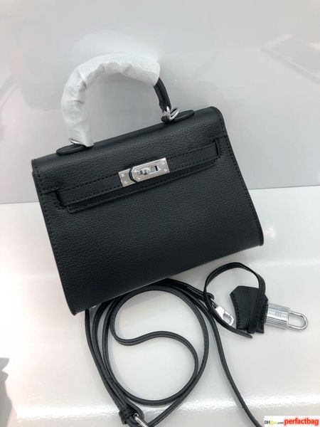 20cm mini brand women totes super soft leather handbag with lock genuine leather shoulder bags lady handbag ing
20cm mini brand women totes super soft leather handbag with lock genuine leather shoulder bags lady handbag ing