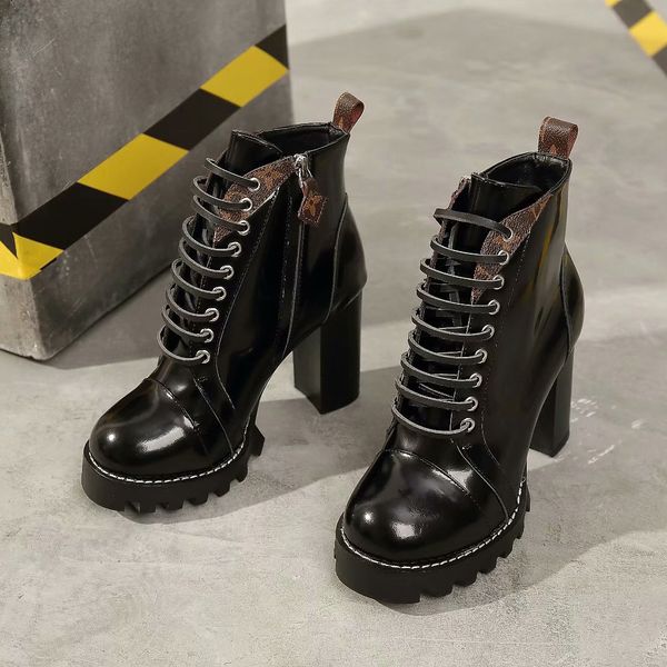 2019 autumn and winter new round head thick with waterproof platform high-heeled martin boots female leather lace-up boots patent leather, Black
2019 autumn and winter new round head thick with waterproof platform high-heeled martin boots female leather lace-up boots patent leather, Black