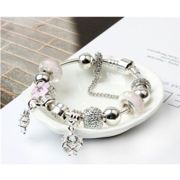 2019 fashion bohemian style creative diy white glass bracelet korean version of small fresh snow crystal pendant jewelry, Black
2019 fashion bohemian style creative diy white glass bracelet korean version of small fresh snow crystal pendant jewelry, Black
