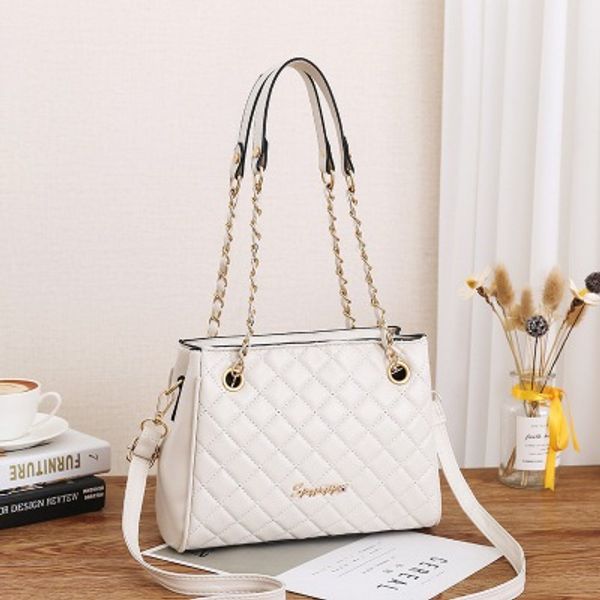 leisure lady bag 2020 new european and american fashion western style chain shoulder messenger bag
leisure lady bag 2020 new european and american fashion western style chain shoulder messenger bag