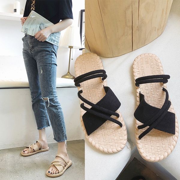 sandals and cross flat bottom female students' non-slip beach slippers shoes, Black 
sandals and cross flat bottom female students' non-slip beach slippers shoes, Black