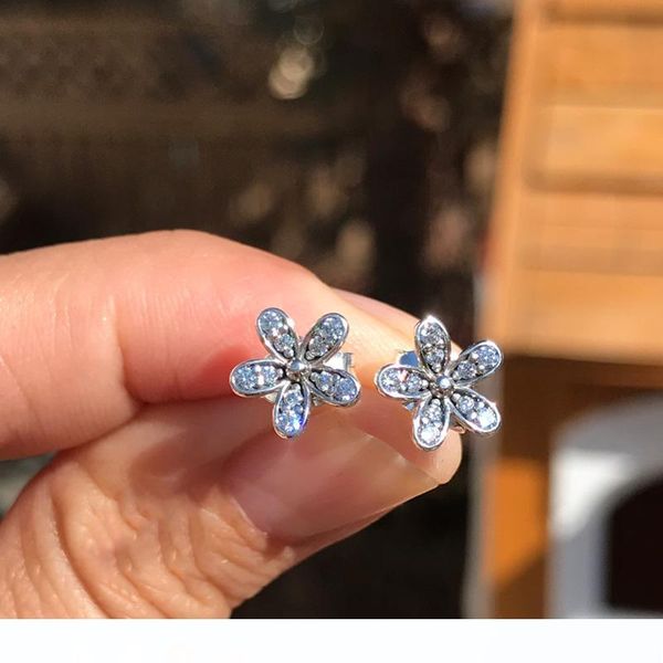 аутентичные 925 silver daisy малые серьги для pandora cz алмазный свадебные украшения милые девушки серьги с подарочной коробке набор, Golden;silver 
аутентичные 925 silver daisy малые серьги для pandora cz алмазный свадебные украшения милые девушки серьги с подарочной коробке набор, Golden;silver