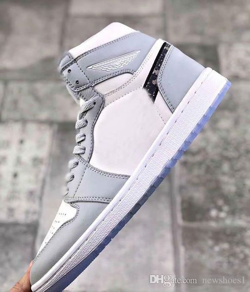 release 1 high og brand 1s basketball shoes man woman white grey black sport athletic sneaker
release 1 high og brand 1s basketball shoes man woman white grey black sport athletic sneaker