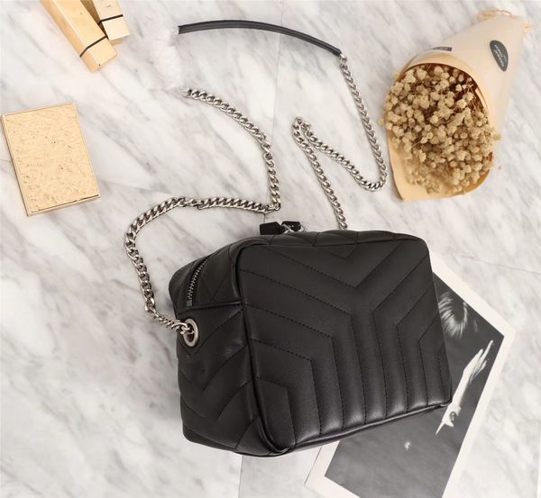 star with the female designer ladies messenger classic fashion portable small square bag handbag shoulder bag 22*15*10cm
star with the female designer ladies messenger classic fashion portable small square bag handbag shoulder bag 22*15*10cm