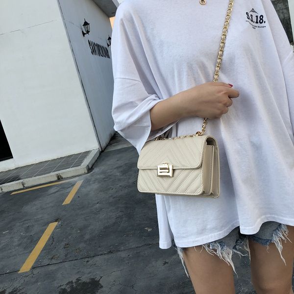 2020 embroidery thread graceful shoulder bags female summer korean crossbody bags chain small phone messenger
2020 embroidery thread graceful shoulder bags female summer korean crossbody bags chain small phone messenger