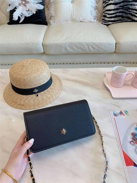 2019 brand fashion designer woman bags fashion classic retro bag Joker light chain bag elegant understated shoulder bag
2019 brand fashion designer woman bags fashion classic retro bag Joker light chain bag elegant understated shoulder bag